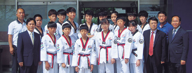 영천 아리랑 태권무시범단이 