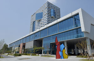 한국감정원이 지방이전 공공기관 중에서는 최초로 5일 대구 신서혁신도시에서 개청식을 갖고 \