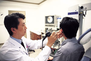 난청을 치료하는 방법에는 보청기, 중이 이식술, 인공와우 수술 등이 있다. 어느 방법을 택하든 반드시 전문의 진단을 받고 자기 귀의 상태에 맞는 치료법을 택하는 것이 무엇보다 중요하다.