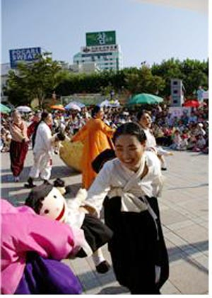 우리모습 보존회가 주최한 지난해 제13회 한가위 대축제 때 모습.