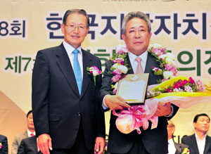 군위군은 10일 경기 고양시 일산킨텍스에서 한국공공자치연구원 주최로 열린 