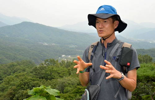 대구녹색소비자연대 사무국장인 오병현(39)씨는 팔공산 올레길 자랑을 늘어놓았다. 그는 