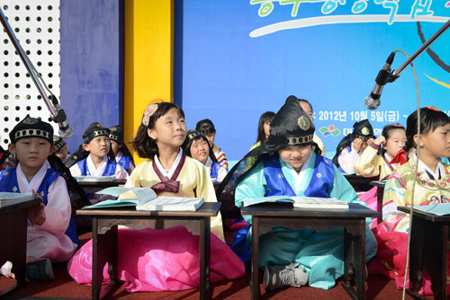 대구 동구청은 10~13일 지저동 금호강 둔치에서 제7회 동구평생학습축제를 연다. 지난해 열린 축제 모습. 대구 동구청 제공