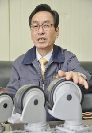 자신의 기술로 캐스터를 개발, 회사를 이끌고 있는 여신동 대표.