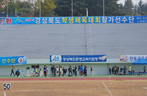 제50회 경북학생체육대회가 관심을 받지 못한 채 31일 영천시민운동장에서 열리고 있다. 경북육상연맹 제공