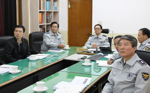 김수문 보안협력위원장은 일일 경찰서장으로 위촉돼 간부회의를 주재하고, 지역 주민들의 여론을 전달했다. 의성경찰서 제공