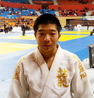 12일 경산실내체육관에서 열린 유도 국가대표 1차 선발전 남자 60kg급에서 우승한 최인혁이 경기 후 포즈를 취하고 있다. 김교성 기자