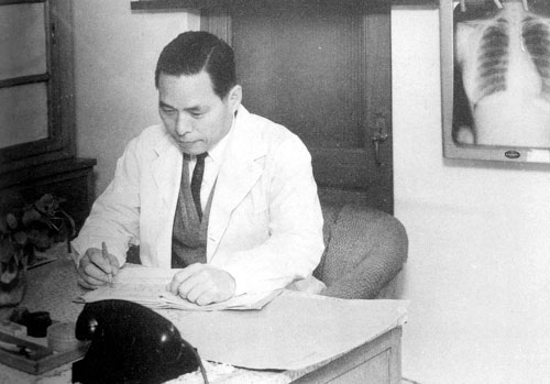 경북대병원 흉부외과 이성행 교수는 1961년 9월 13일 우리나라 최초로 선천성 심방중격결손증을 앓고 있던 8살 소년에게 
