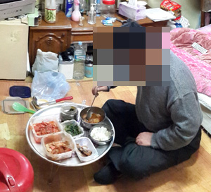 대구 동구 신천동 동대구역 인근 여관에서 월세를 내고 생활하고 있는 이모(55) 씨는 동대구복합환승센터 사업으로 인해 거리로 내몰릴 처지에 놓였다. 서광호기자