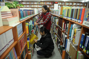 대구 동구 지묘동의 한들마을도서관은 최근 건물주인 공산농협의 이전 요구로 문 닫을 위기에 몰렸다.