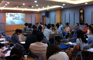 2014학년도 수시모집에서 대구고는 작년 5명에 불과하던 수도권 대학 합격자가 52명으로 크게 늘었다. 대구고 교사들의 수업연구회 모습. 대구고 제공