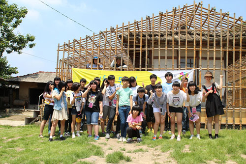 영천 시안미술관에서 올해 3월부터 진행된 꿈다락 토요문화학교 '이음과 두드림' 프로그램이 성황리에 마무리됐다.