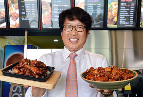 프랜푸드는 식품을 기증하는 푸드뱅크 사업과 소외계층 아이들, 지체장애인, 노인 등 다양한 계층에 도움의 손길을 주는 사회공헌 활동을 펼치고 있다.