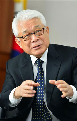 이달 취임 1주년을 맞은 대구가톨릭대 홍철 총장이 대가대 르네상스 구상을 밝히고 있다. 대가대 제공