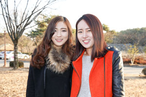 정부3.0 UCC공모전에서 최우수상을 수상한 영남대 모바일영상디자인학과 장수빈(왼쪽), 고나영 씨.