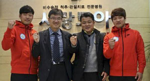 대구시체육회가 남자 테니스팀을 창단한다. 왼쪽부터 배성훈 선수, 대구테니스협회 백승희 회장