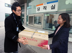 중구청은 설을 맞아 택배물품을 대신 받아 전달하는 서비스를 시행하고 있다. 중구청 제공