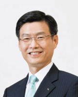 하춘수 DGB금융지주 회장 겸 대구은행장이 17일 전격 사퇴를 선언했다.