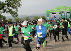 제9회 성주참외전국마라톤대회가 4월 13일 성주군 성주읍 성밖숲 일대에서 열린다. 지난 대회 모습. 매일신문 DB