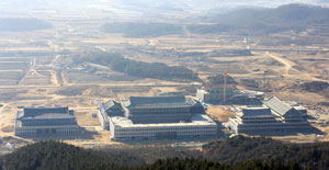 경북도청 이전지 신도시 조성사업이 단계별로 순조롭게 진행되고 있다. 경북도청 신청사 및 의회청사 공사전경. 경북개발공사 제공