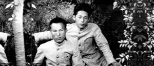 호암의 학창 시절(오른쪽이 호암) 모습. 그는 고향을 떠나 오랫동안 유학 생활을 했다.