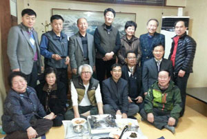 지난달 28일 저녁 구미시 원평동 한 식당에서 모인 구당회 회원들이 모임 결성 뒤 첫 만남을 가졌다. 정창구 기자