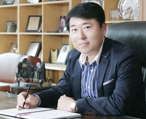 구미 현일고 장창용 교장은 부임 10년 만에 현일고를 성적 우수 학생들이 외면하던 학교에서 진학을 희망하는 학교로 바꾸었다. 쾌적한 교육 여건을 갖추고, 자기주도적 학습이 가능하도록 교과과정을 바꾸는 등의 노력이 밑바탕이 됐다.