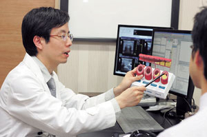 환절기에 고혈압 환자는 갑작스런 기온 변화 때문에 혈압이 상승할 수 있기 때문에 옷을 너무 얇게 입는 것은 피해야 한다. 한 번에 많은 힘을 쓰는 역기 운동이나 달리기 등은 피하고, 산책이나 체조처럼 심장에 무리가 가지 않는 운동이 좋다.