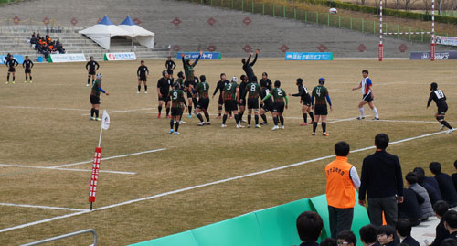19일 경산 송화럭비구장에서 2014 춘계럭비리그전 경산고와 서울사대부고의 8강전이 열렸다. 김교성 기자