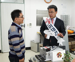 새누리당 대구시장 출마자들이 26일 대구시내 교통 시스템에 대한 혁신공약을 일제히 발표했다. 위쪽부터 이재만