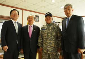 김부겸 대구시장 예비후보가 25일 대구시 재향군인회를 방문해 관계자들을 만났다. 김부겸 후보 측 제공