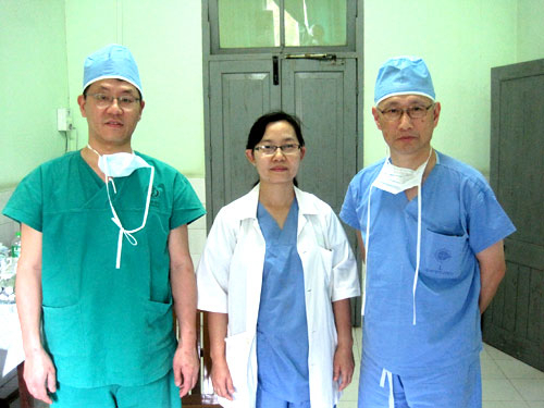 세브란스병원 성형외과 유대현 교수, 모어 툴사 교수, 경북대병원 성형외과 조병채 교수.(왼쪽부터)