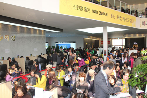 화성산업이 분양 중인 침산 화성파크드림이 네이버 포털 검색어 상위권에 오르는 등 다양한 기록을 세우며 화제를 낳고 있다. 화성산업 제공