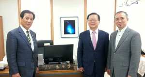 김부겸 새정치민주연합 대구시장 예비후보가 최근 대구민주화기념보존회를 방문해 관계자들을 만났다. 김 후보 측 제공