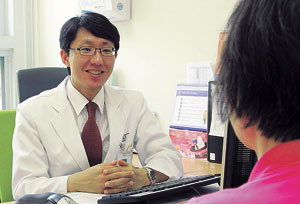 치매는 자연스런 노화과정도 아니며, 치료 및 진행을 늦출 수 있는 방법이 없는 것도 아니다. 원인에 따라 조기 검진이 되면 완치 가능한 치매도 있다. 경북대병원 제공
