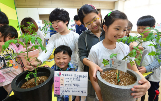 8일 대구아양초등학교에서 의형제로 맺어진 아이들이 