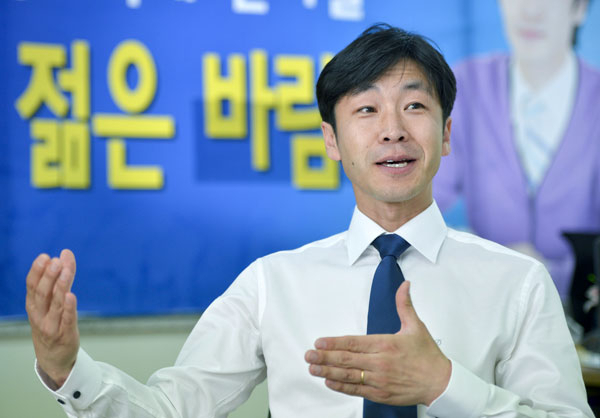 송영우 통합진보당 대구시장 후보는 국가가 정당을 강제로 해산시키려는 모습을 보면서 잘못된 정치를 바로잡기 위해 출마를 결심했다고 밝혔다. 우태욱 기자 woo@msnet.co.kr