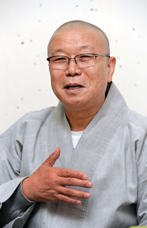 23일로 4년간의 동화사 주지 임기를 마친 성문 스님. 매일신문DB