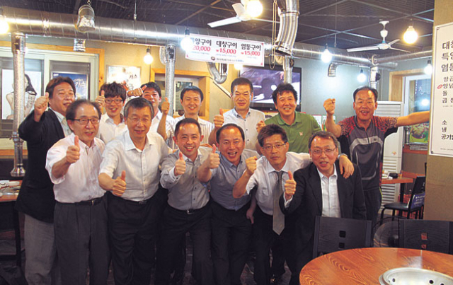 ▲한국관광공사 대구경북협력단과 대구 여행사 3곳의 대표들이 27일 중구의 한 식당에서 일본 후쿠시마현 우라반다이 관광협회 관계자들과 함께했다.