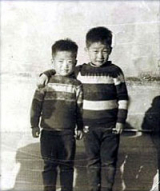 유년시절 권영진 (오른쪽)