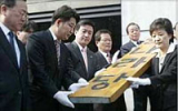 박근혜 대통령과 함께 천막당사 시절.