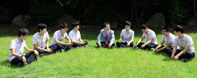 구미 경구고 이상건 교장(사진 중앙)이 2014학년도 경북도 수학