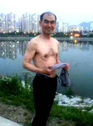 80대 할머니를 물에서 구조한 손현창 씨. 손현창 씨 가족 제공
