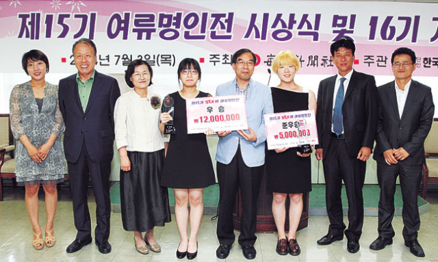 ▲김효정 기사회장, 박치문 한국기원 부총재, 조영숙 한국여성바둑연맹 회장, 우승자 최정 4단, 정인열 매일신문사 서울지사장, 준우승자 박지연 3단, 윤여창 K바둑 대표이사, 양재호 한국기원 사무총장.(왼쪽부터) 한국기원 제공