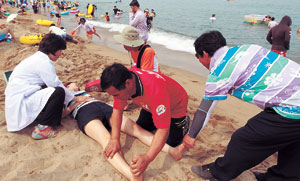 응급사고 발생 시 무조건 큰 병원만 고집해 멀리 떨어진 병원 등으로 옮기다 보면 시기를 놓쳐 상태가 악화될 수 있다. 119의 도움을 받아 환자를 빨리 이송하는 것이 현명하다. 영덕군 제공