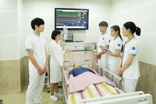 학생수 감소로 어려움을 겪는 대학들과는 달리 문경대는 간호학과 입학정원을 오히려 20명 늘릴 수 있도록 교육부 승인을 받았다.
