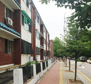 22일 점심 무렵 단원고 인근 고잔동의 한 주택가는 개미 한 마리 찾아볼 수 없을 정도로 조용했다.