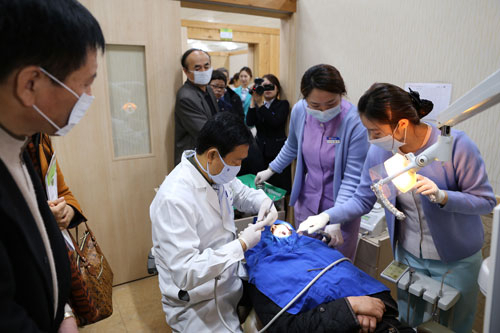 32년 전통의 덕영치과병원은 치아 임플란트 분야에서 두각을 나타내고 있다. 덕영치과병원 제공.
