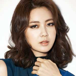 이요원 사진. ELLE