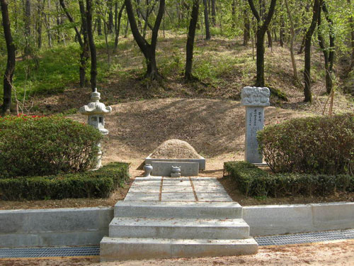 수성못 인근에 있는 미즈사키 린타로(水崎林太郞) 묘역.
